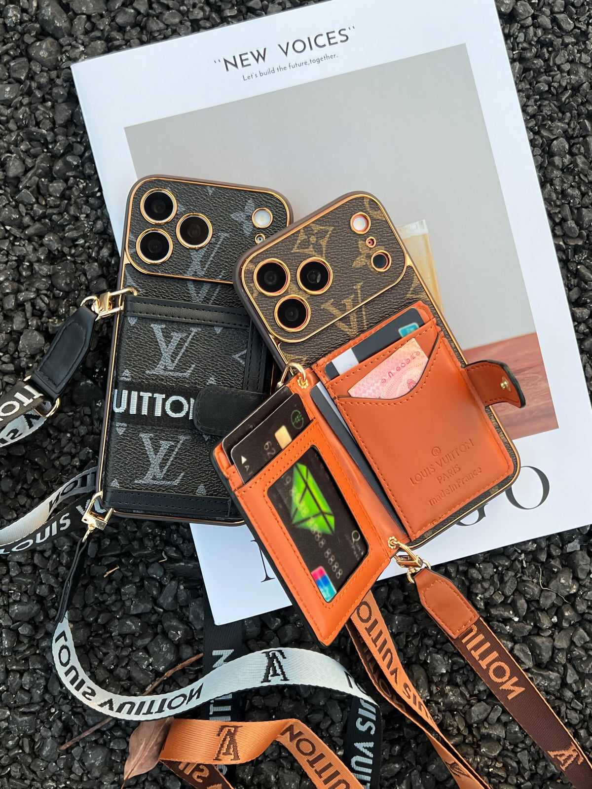 Funda para teléfono con monograma vintage, bolsillo y correa desmontable