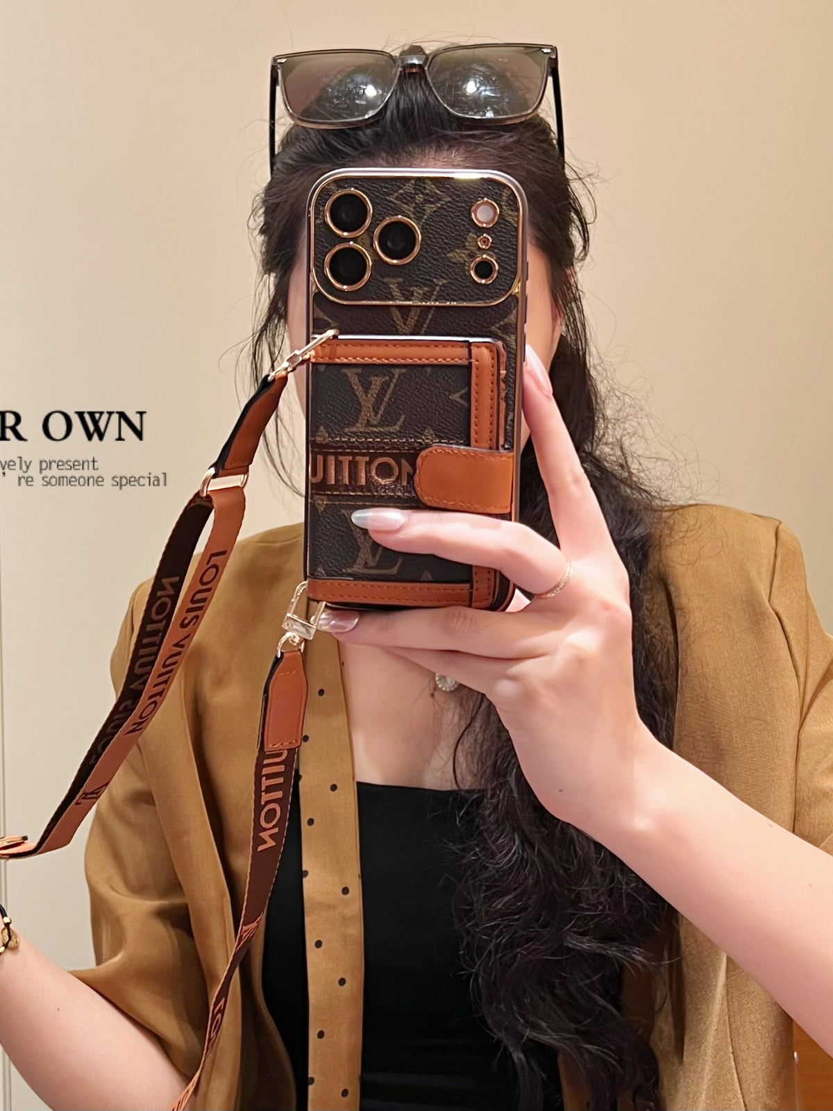 Funda para teléfono con monograma vintage, bolsillo y correa desmontable