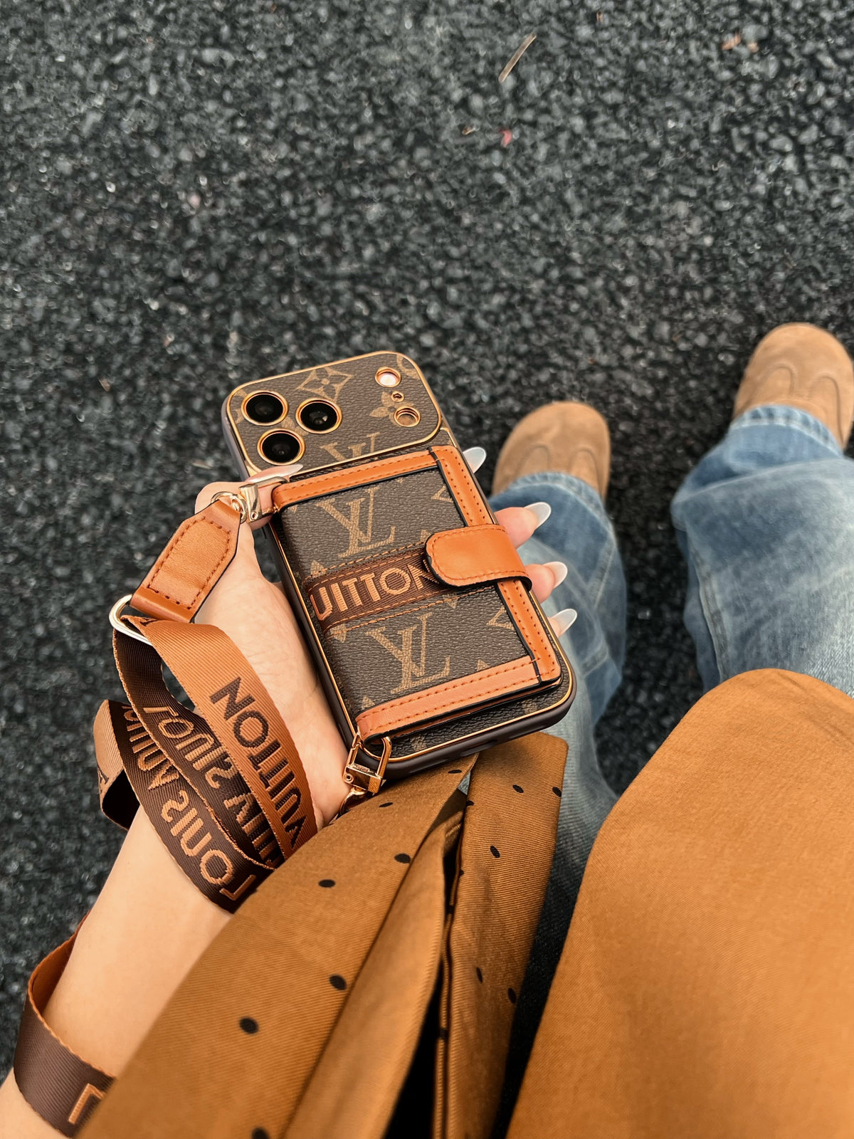 Funda para teléfono con monograma vintage, bolsillo y correa desmontable