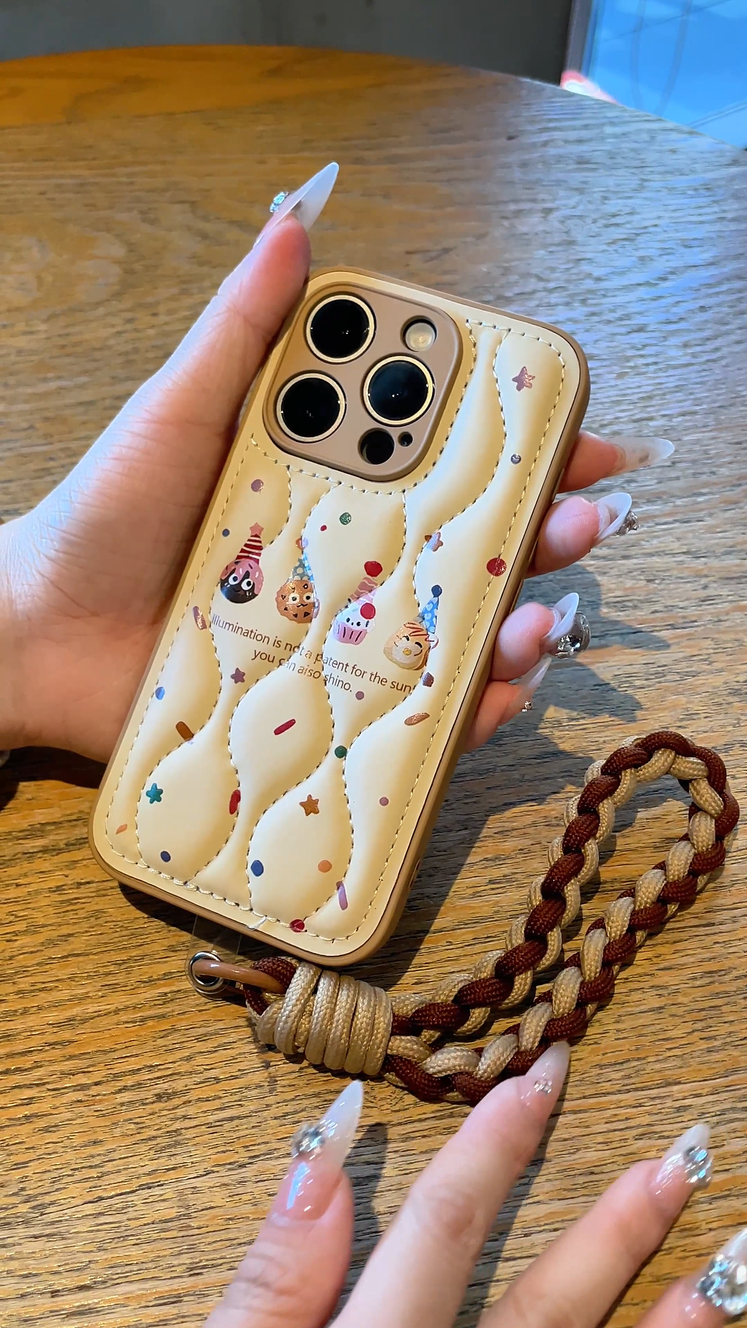 Acogedor y ligero como una pluma: elegante funda para iPhone inspirada en galletas para creadores de tendencias