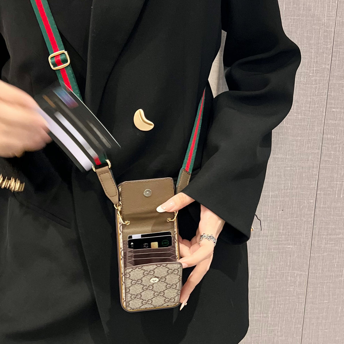 Nueva funda clásica de lujo para teléfono con tarjetero 11