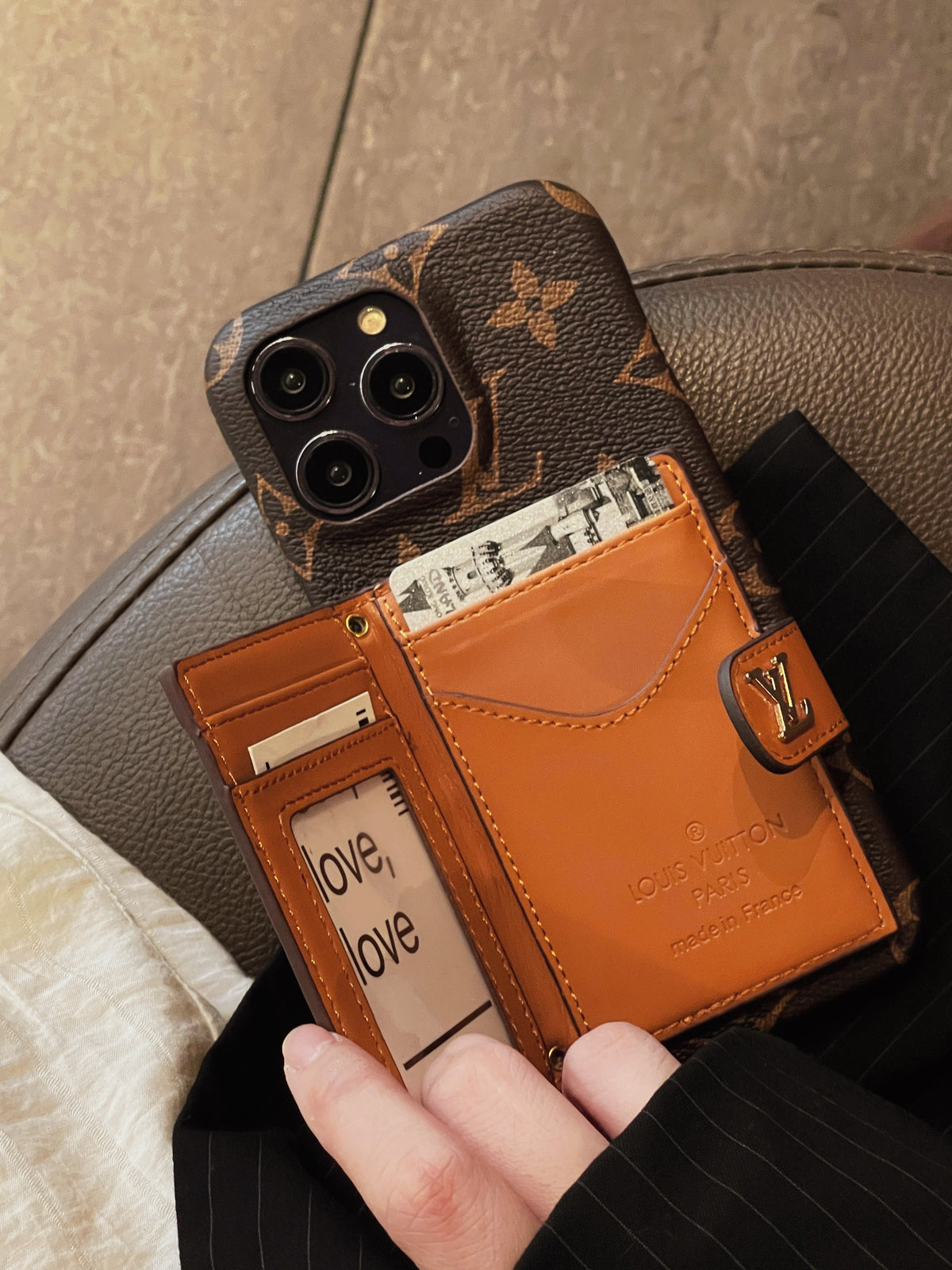 Funda de lujo para iPhone con cadena y tarjetero