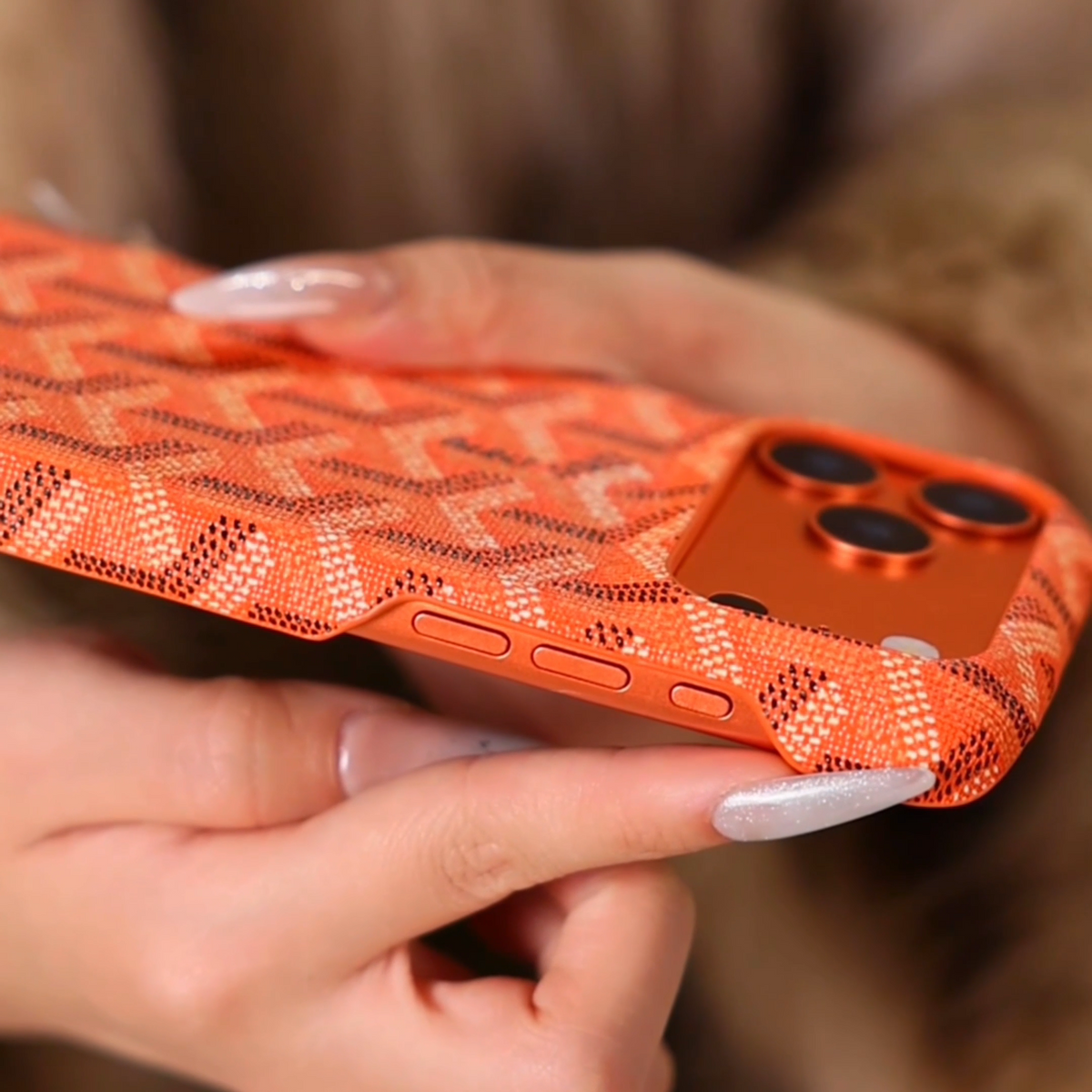 Funda de iPhone naranja texturizada de lujo: cubierta protectora elegante a prueba de golpes