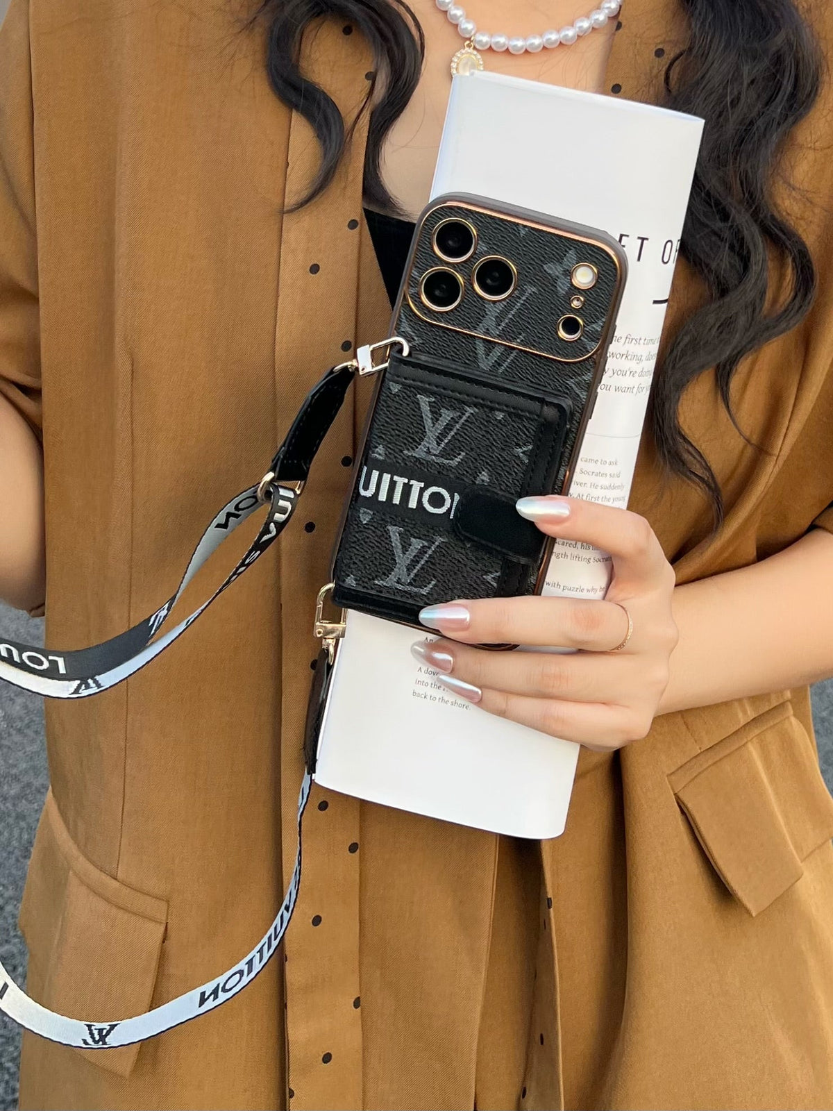 Funda para teléfono con monograma vintage, bolsillo y correa desmontable