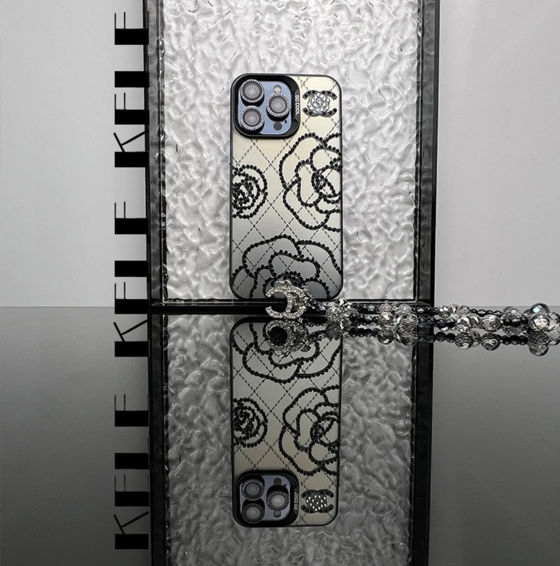 CAMELLIA-INSPIRERAD IPHONE-FODRAL MED UNIK DESIGN