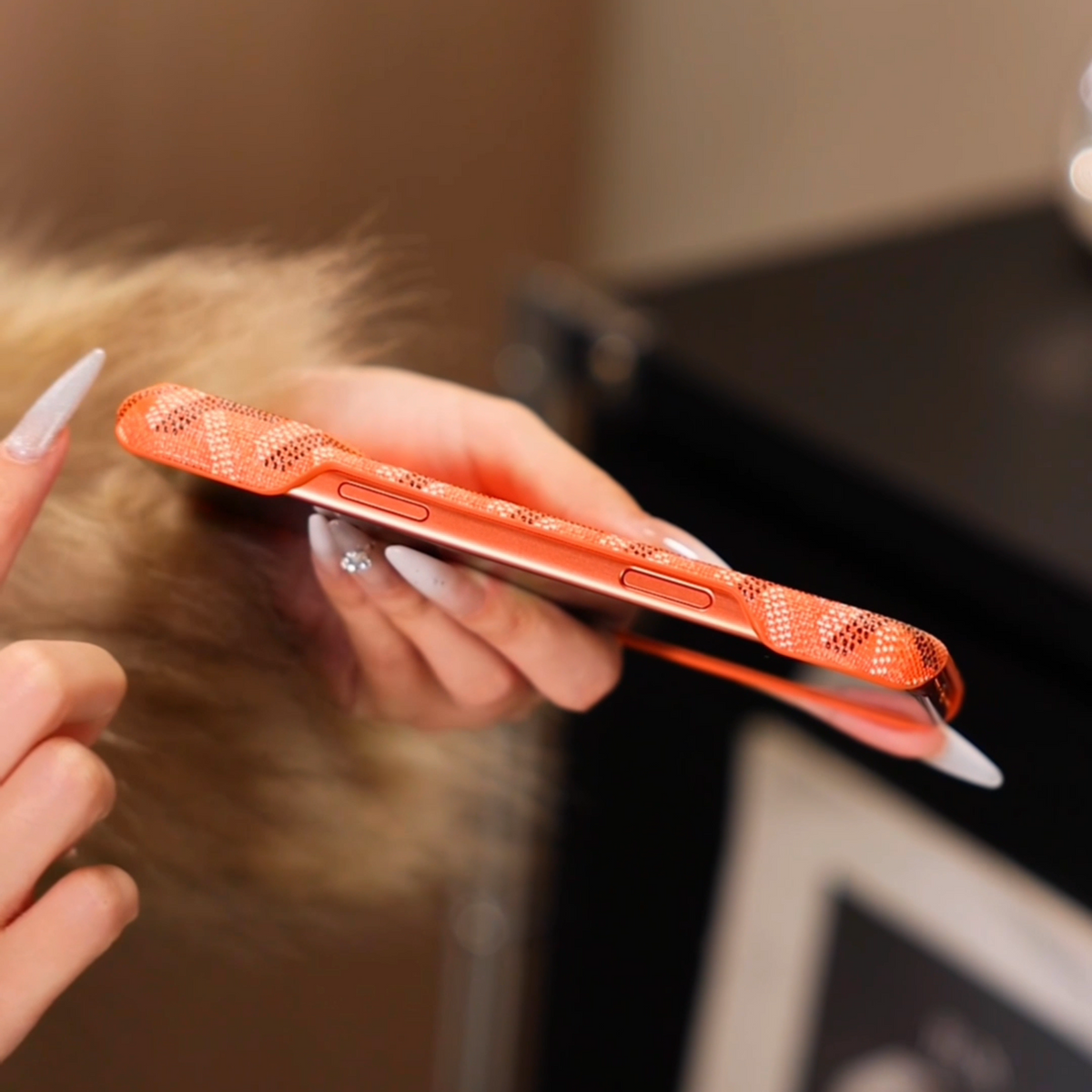 Funda de iPhone naranja texturizada de lujo: cubierta protectora elegante a prueba de golpes