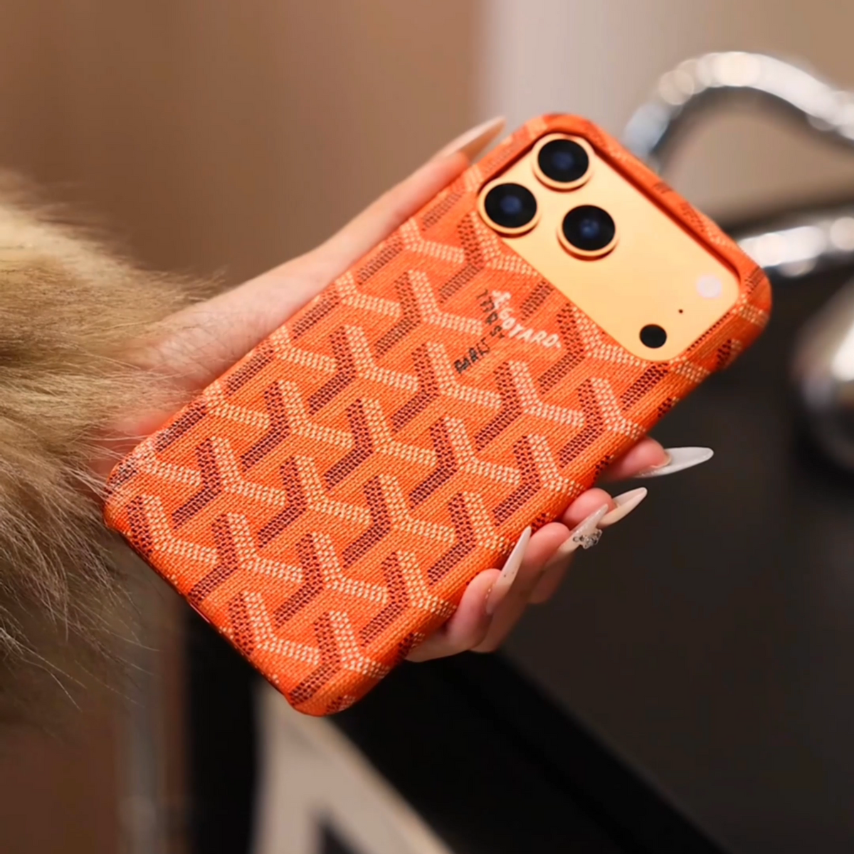 Funda de iPhone naranja texturizada de lujo: cubierta protectora elegante a prueba de golpes