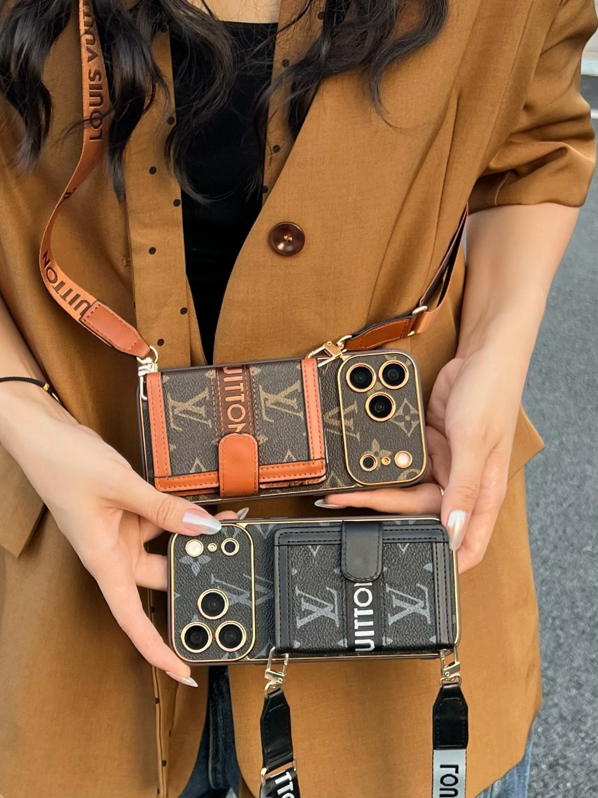 Funda para teléfono con monograma vintage, bolsillo y correa desmontable