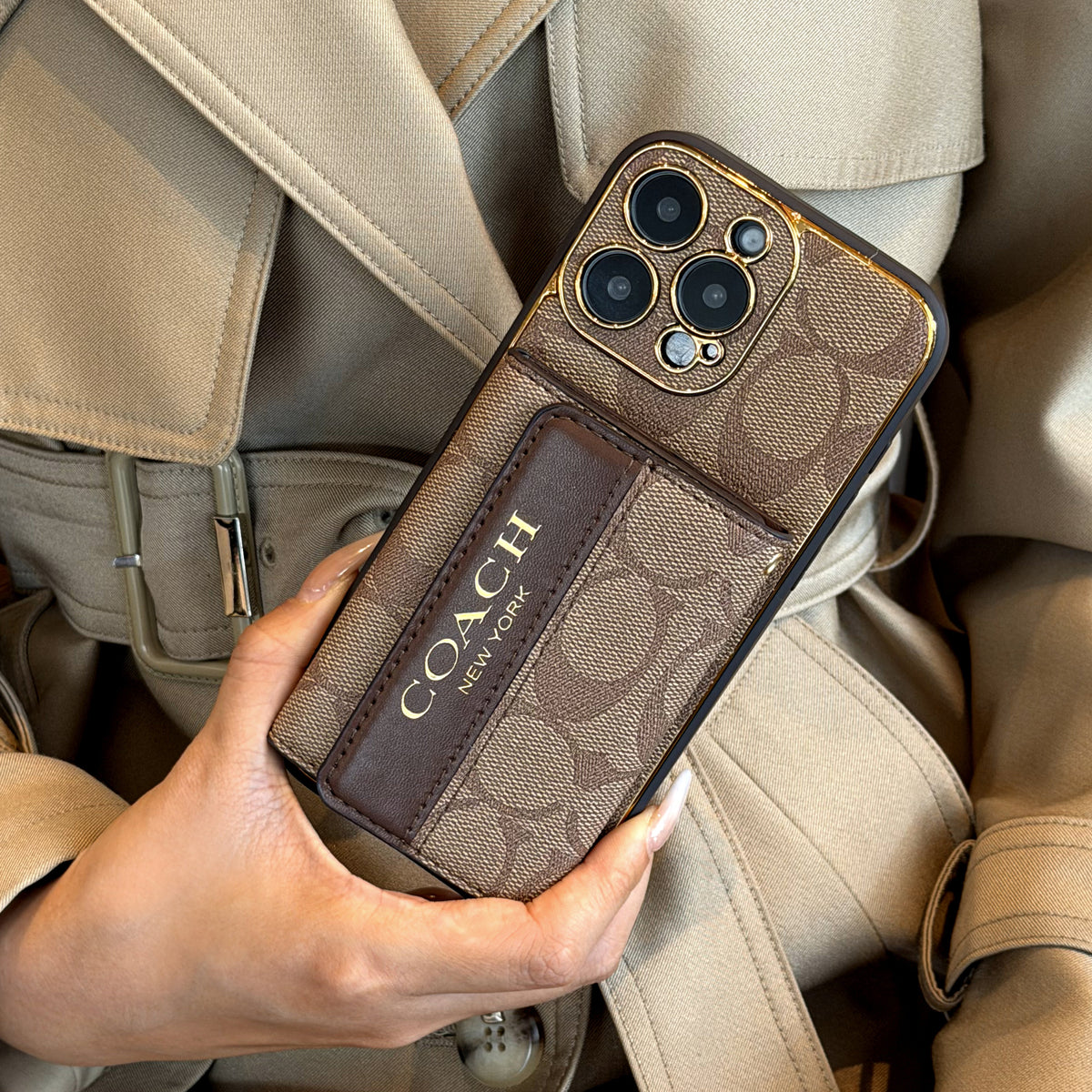 Funda vintage para iPhone con monograma, tarjetero y correa ajustable