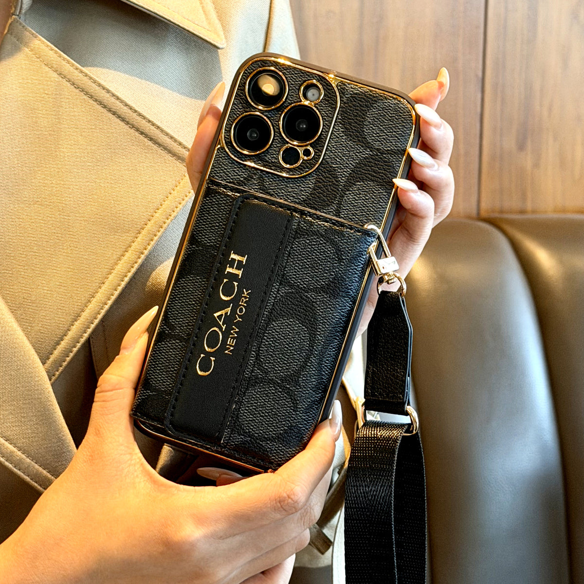 Funda vintage para iPhone con monograma, tarjetero y correa ajustable