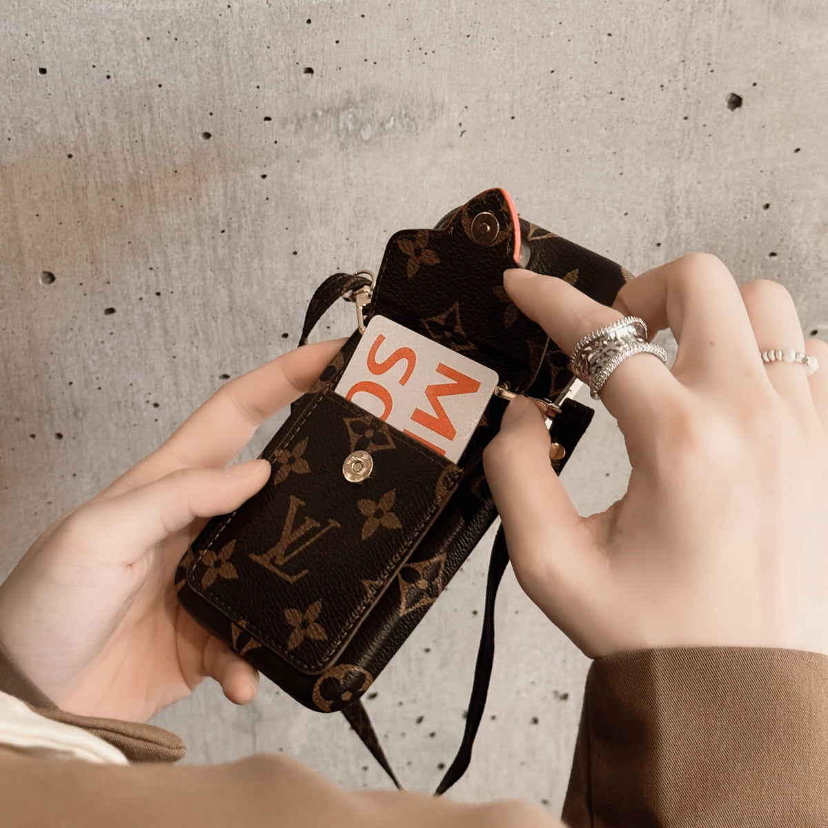Lyxig korthållare för iPhone-fodral