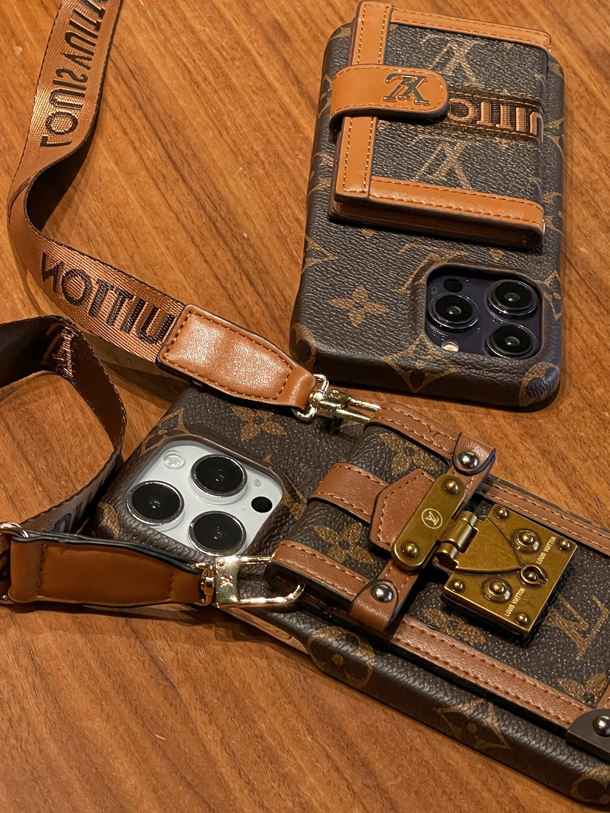 Funda de lujo para iPhone con cadena y tarjetero