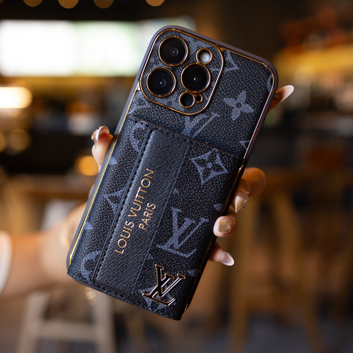 Lyxigt avancerad iPhonefodral i läder med korthållare och rem