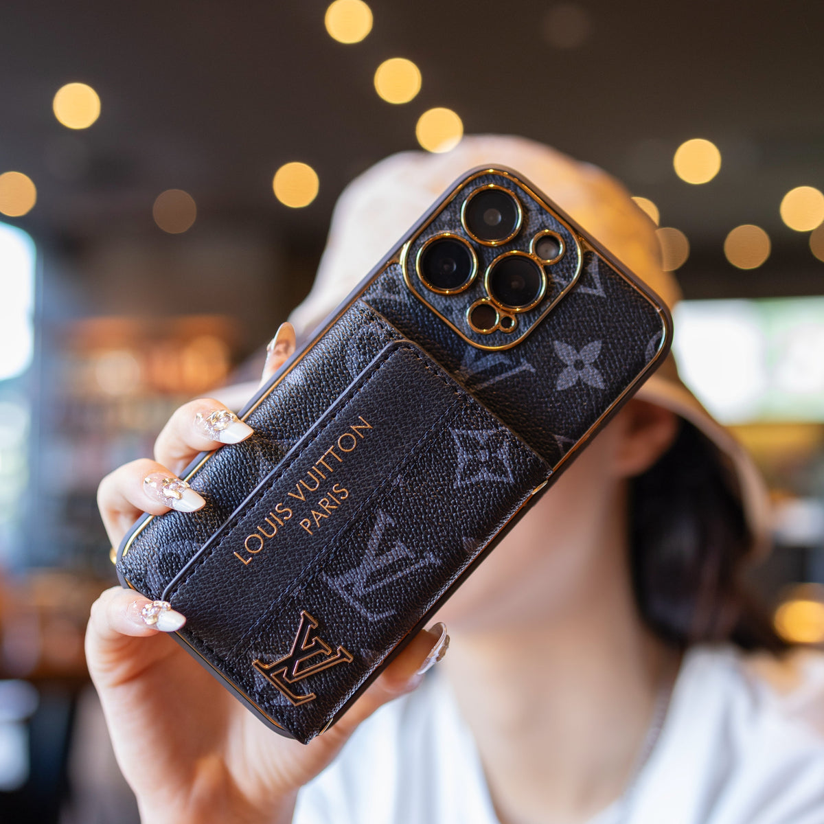 Lyxigt avancerad iPhonefodral i läder med korthållare och rem