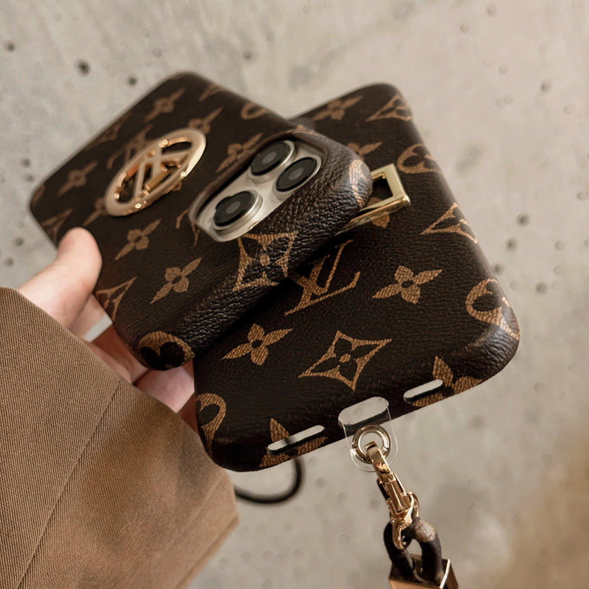 Funda de lujo para iPhone con cadena y tarjetero