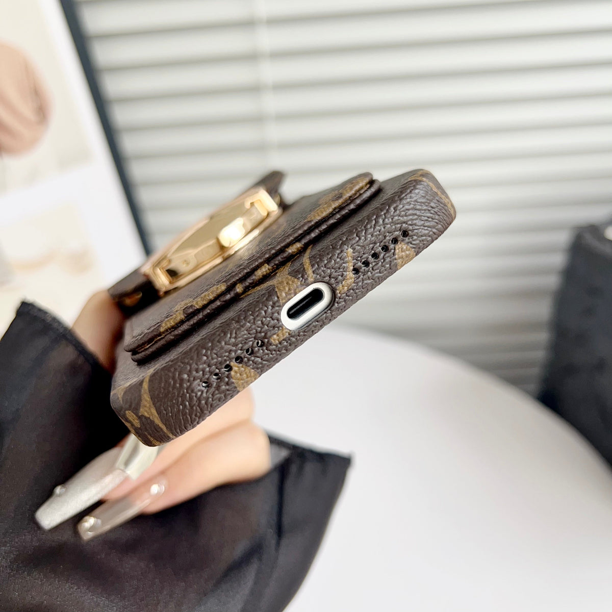 Funda cruzada de lujo para iPhone con bolsillo para tarjetas y correa desmontable