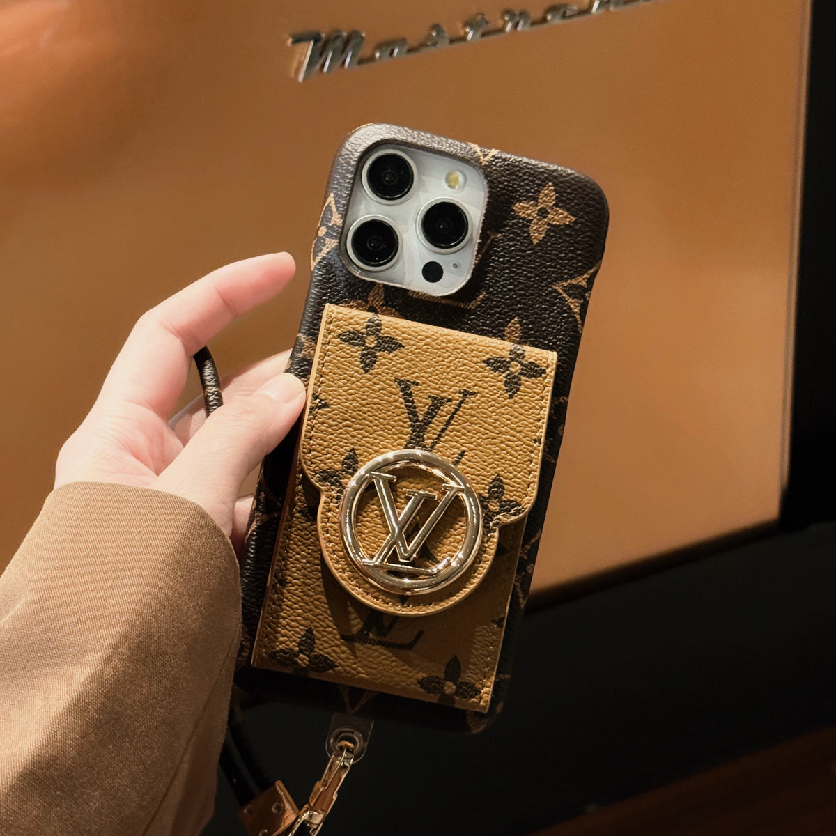 Funda de lujo para iPhone con cadena y tarjetero