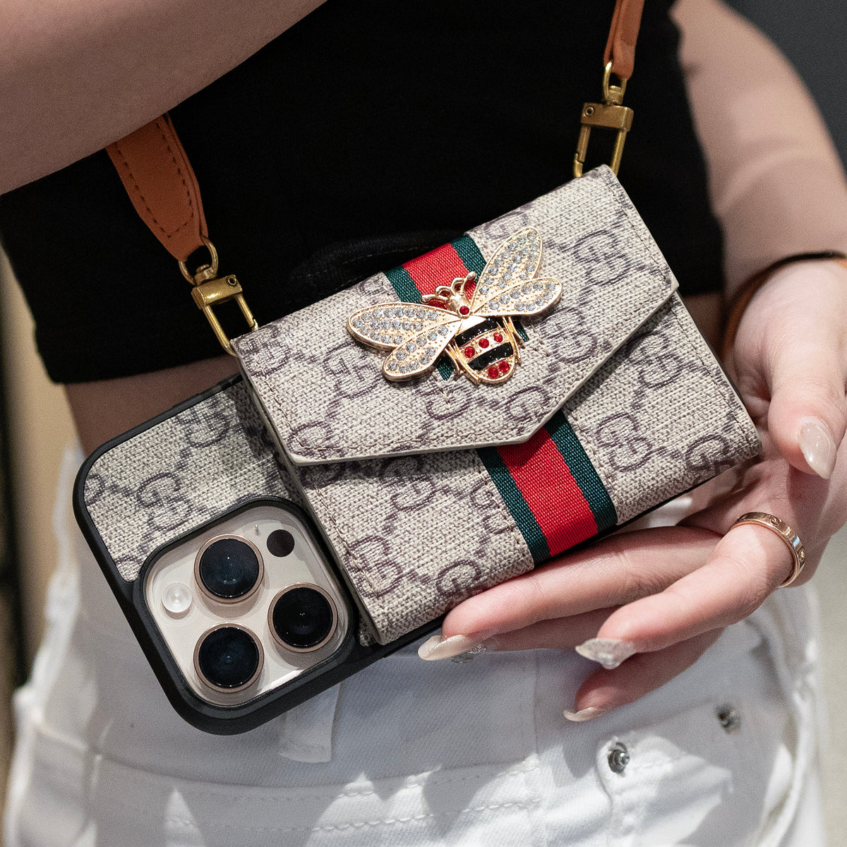 Premium Advanced Crossbody iPhone-fodral med korthållare och axelrem