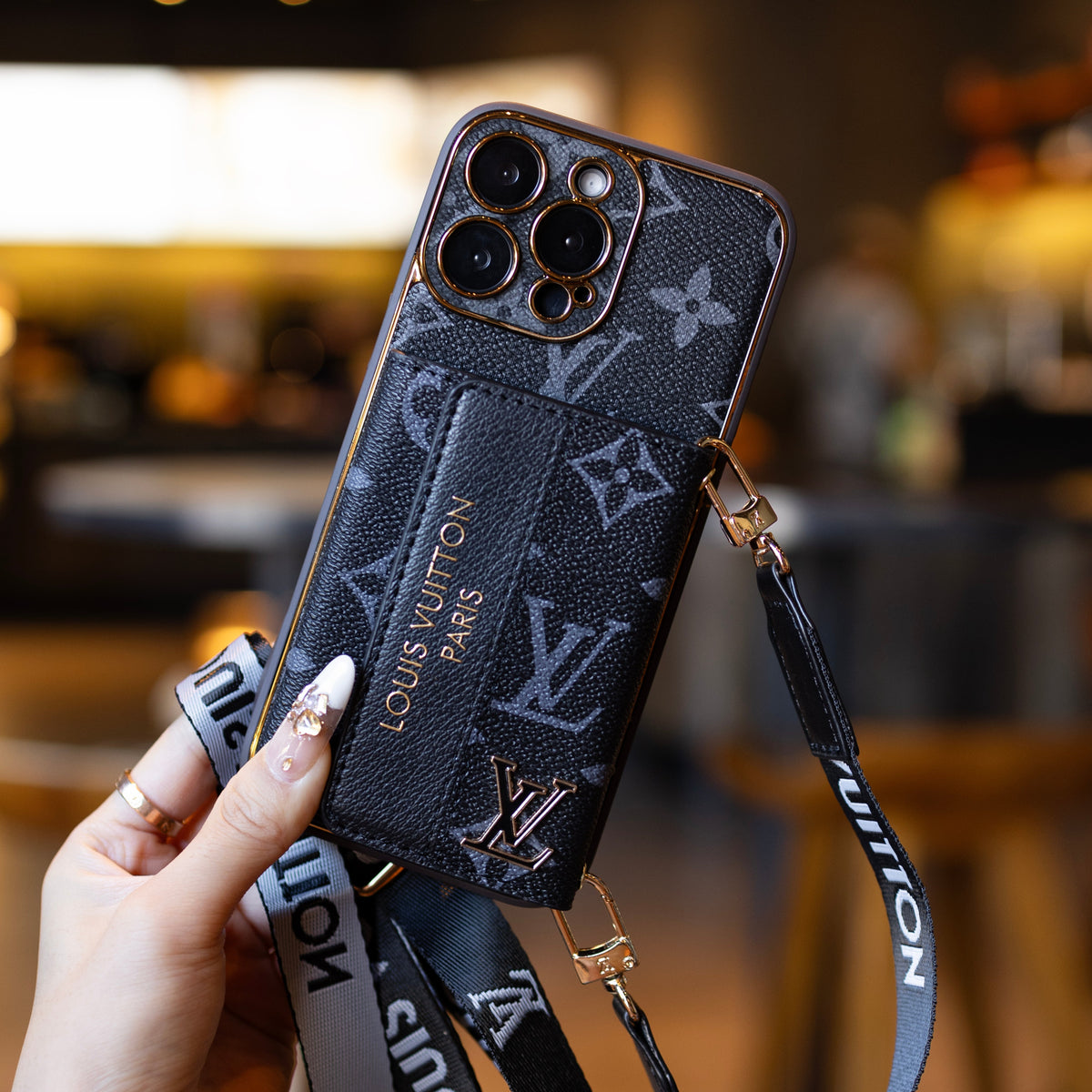Lyxigt avancerad iPhonefodral i läder med korthållare och rem