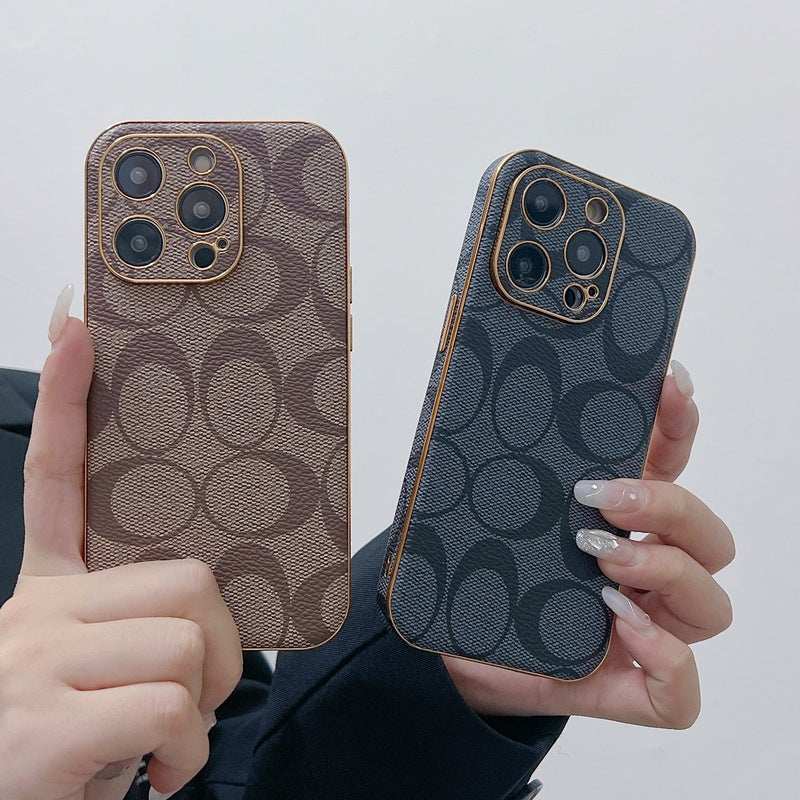 Funda clásica para iPhone de piel color marrón claro -QBK240513