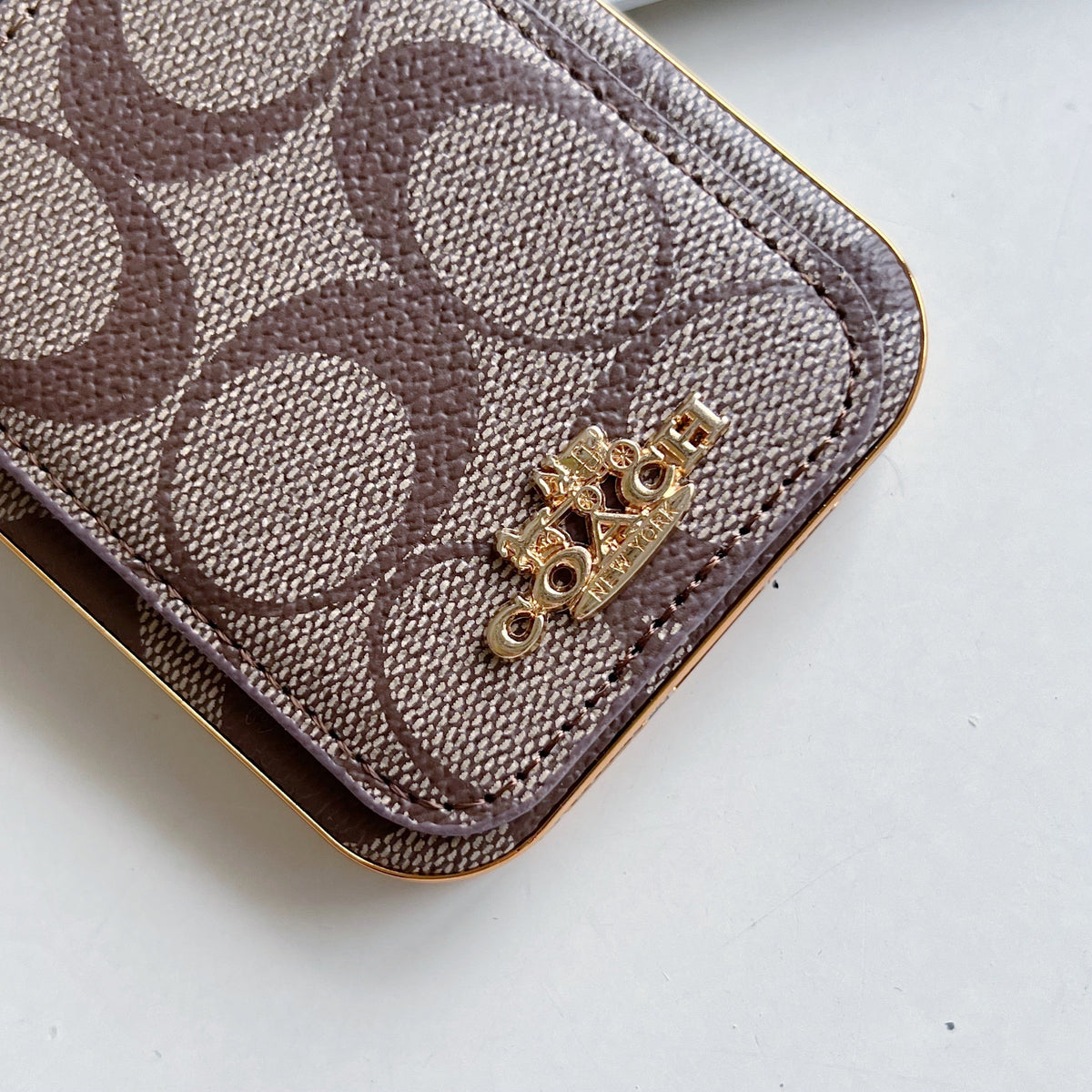 Funda clásica para iPhone con tarjetero Café -KB241651