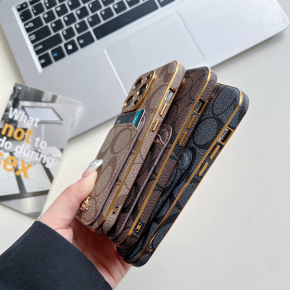 Funda clásica para iPhone con tarjetero Café -KB241651