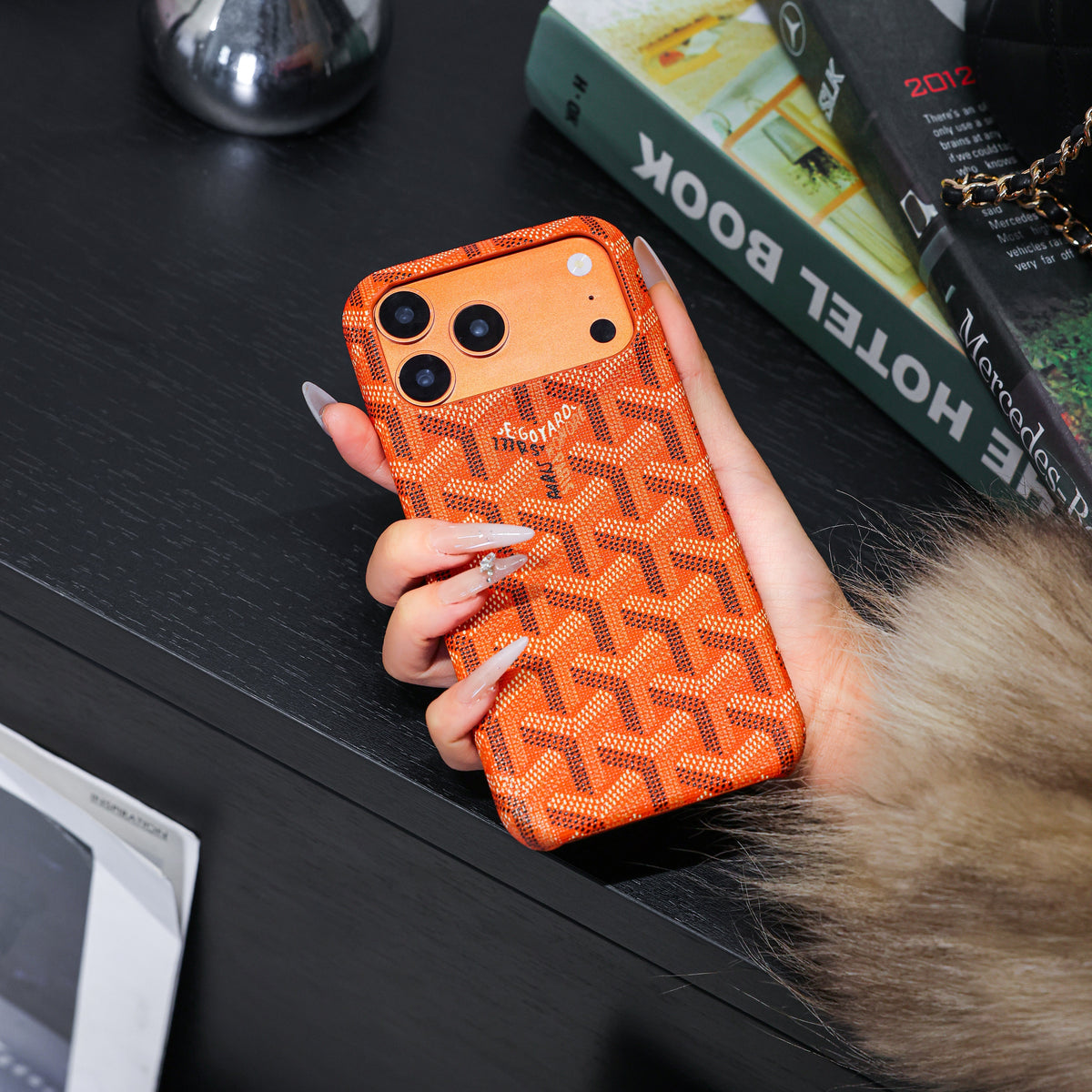 Funda de iPhone naranja texturizada de lujo: cubierta protectora elegante a prueba de golpes