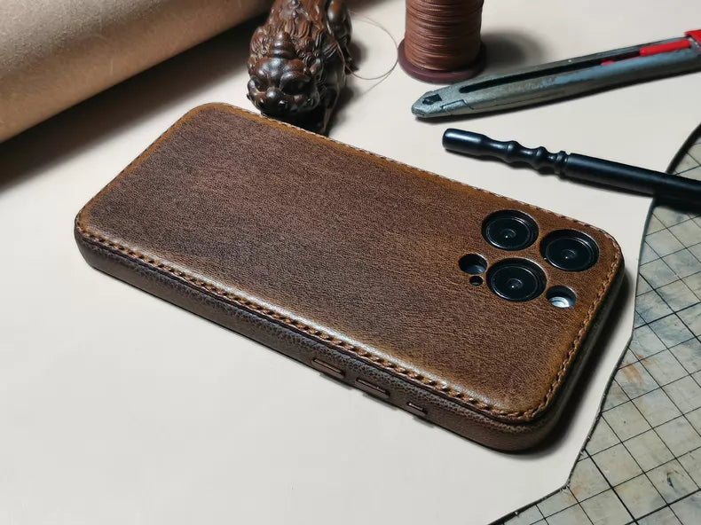 Funda para iPhone hecha a mano de cuero curtido vegetal - Edición Vintage Patina