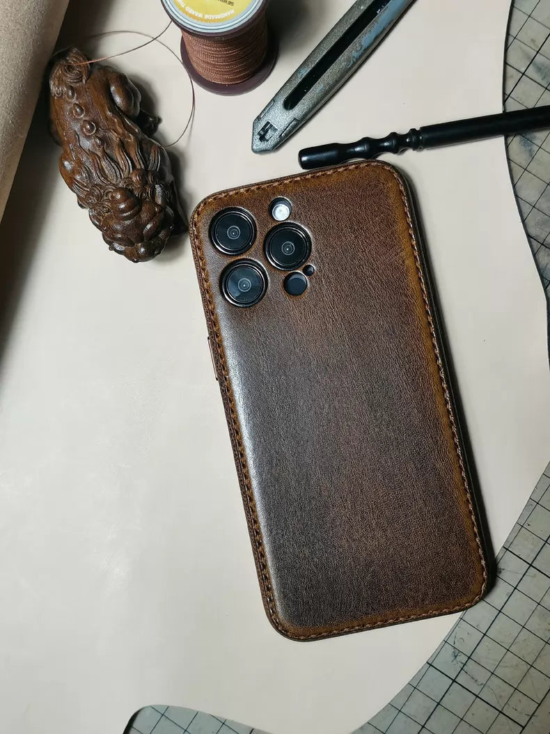 Funda para iPhone hecha a mano de cuero curtido vegetal - Edición Vintage Patina