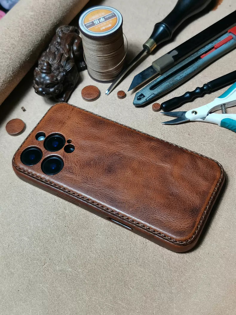Funda para iPhone hecha a mano de cuero curtido vegetal - Edición Vintage Patina