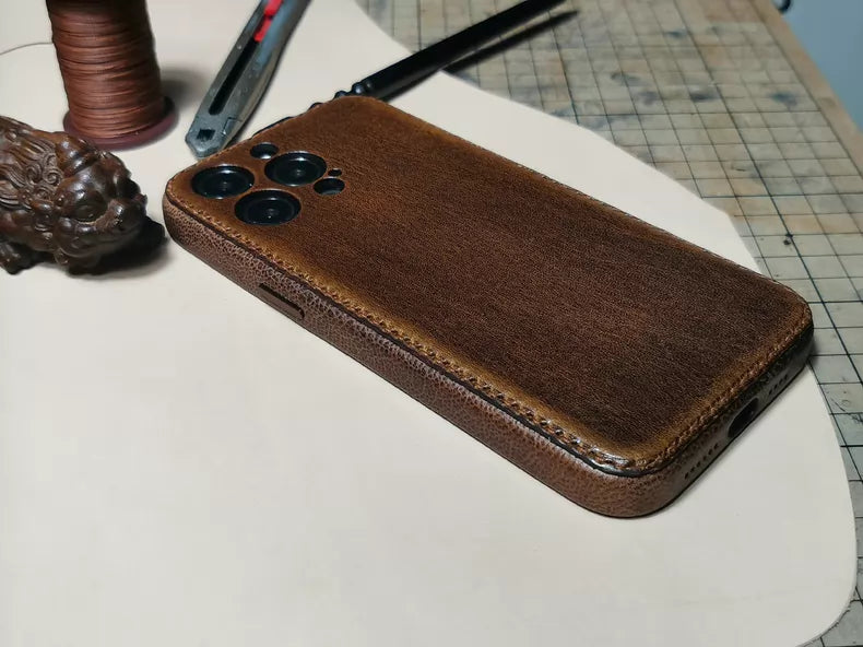 Funda para iPhone hecha a mano de cuero curtido vegetal - Edición Vintage Patina