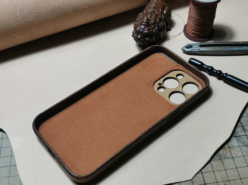 Funda para iPhone hecha a mano de cuero curtido vegetal - Edición Vintage Patina