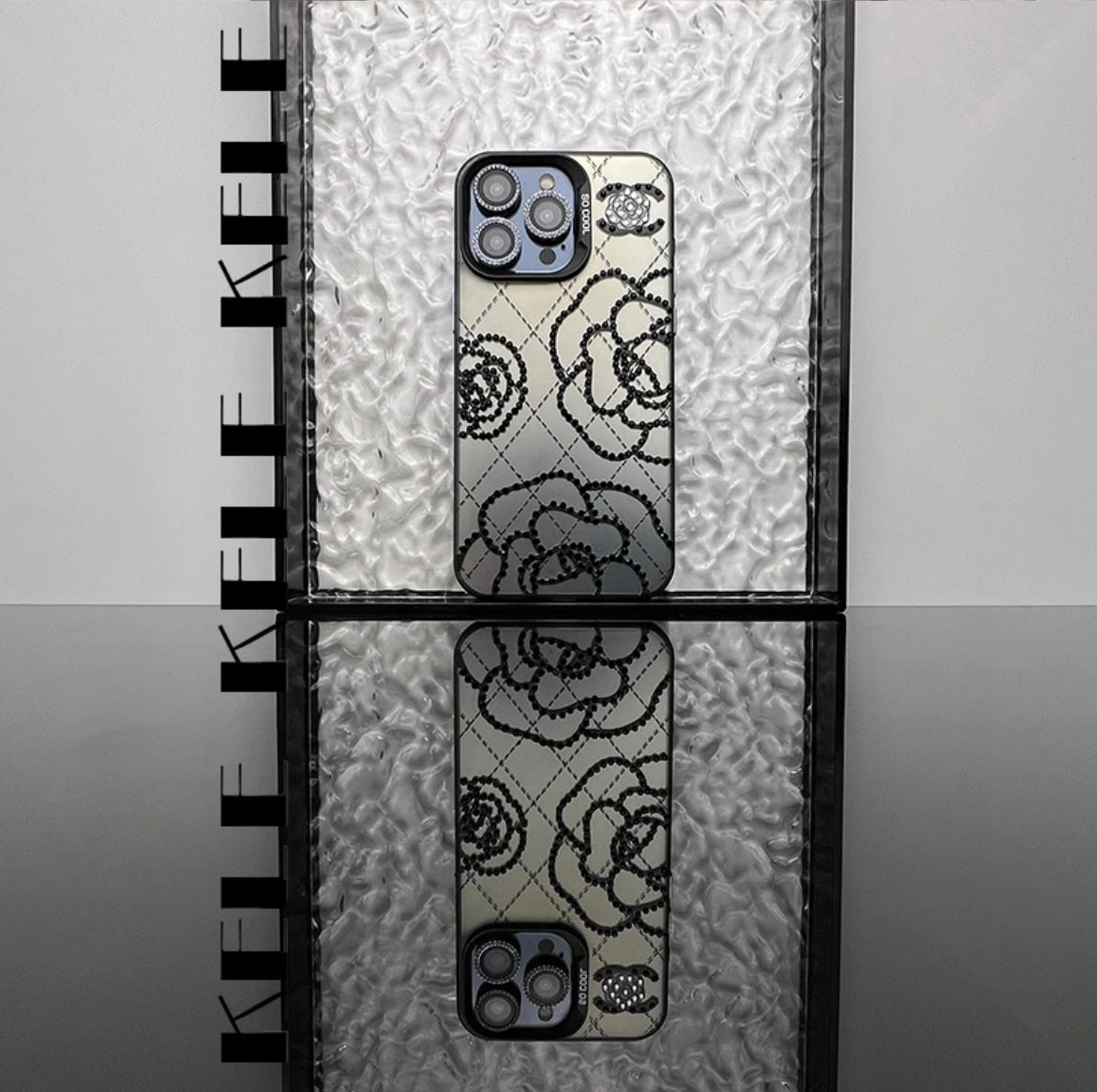 CAMELLIA-INSPIRERAD IPHONE-FODRAL MED UNIK DESIGN