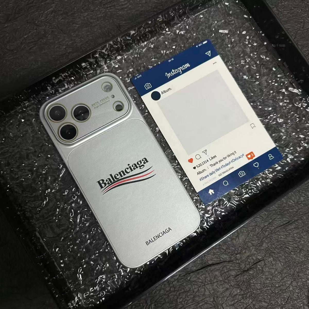 Balenciaga-inspirerat matt skyddande iPhone-fodral med hellinsskydd