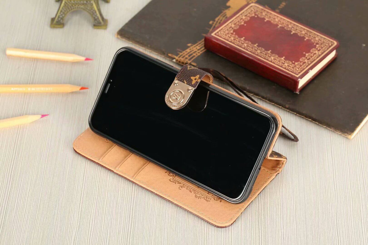 Funda tipo billetera de lujo con monograma para iPhone - Tablero de ajedrez negro